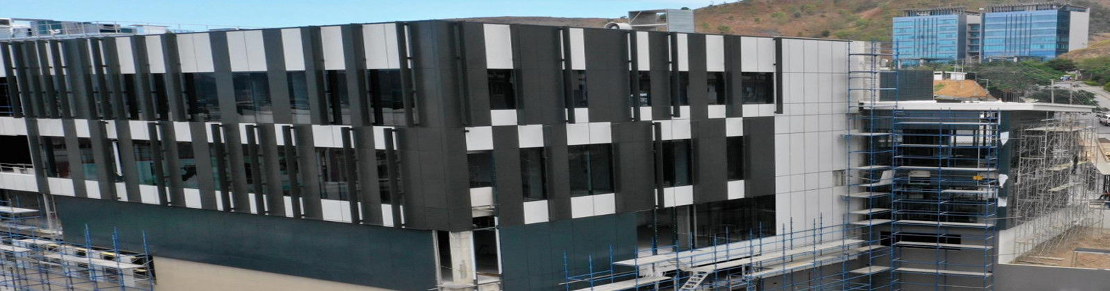 Glaszwischenwand-Fassade