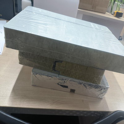 Feuerdichte Isolierung aus Steinwolle / PU-Wandplatten, Dachplatten, PPGI-Sandwichplatten für Werkstätten / Gebäude