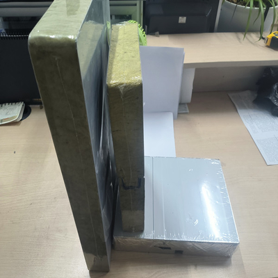 Feuerdichte Isolierung aus Steinwolle / PU-Wandplatten, Dachplatten, PPGI-Sandwichplatten für Werkstätten / Gebäude