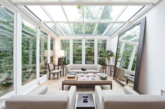 Grauer Glas Sonnenzimmer Solarium Vorgefertigte Veranda mit Aluminiumrahmen und Polygon Dachform