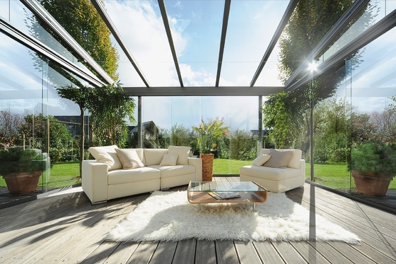 Grauer Glas Sonnenzimmer Solarium Vorgefertigte Veranda mit Aluminiumrahmen und Polygon Dachform