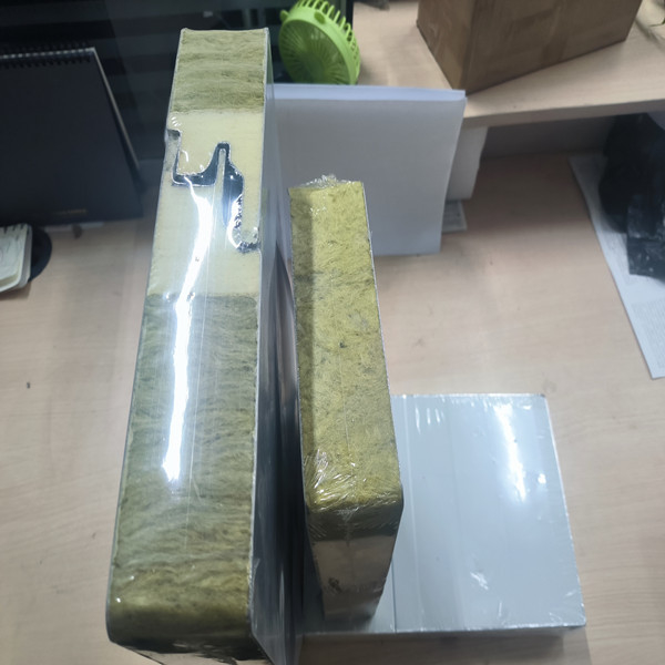 Feuerdichte Isolierung aus Steinwolle / PU-Wandplatten, Dachplatten, PPGI-Sandwichplatten für Werkstätten / Gebäude